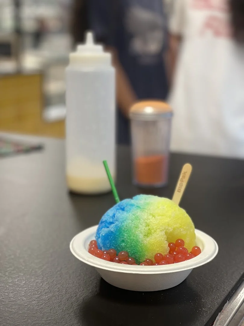 La Capitale, shave ice arc-en-ciel aux sirops colorés